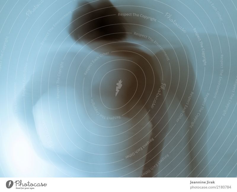 Lichtraum 2 feminin 1 Mensch Skulptur Bewegung Tanzen Traurigkeit Müdigkeit Einsamkeit Erschöpfung Angst Nervosität verstört Schüchternheit Misstrauen