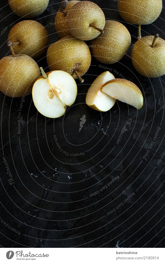 Nashi Birnen (Apfelbirnen oder asiatische Birnen) auf einem Holztisch Frucht Dessert Vegetarische Ernährung alt frisch lecker retro gelb Lebensmittel Japanisch