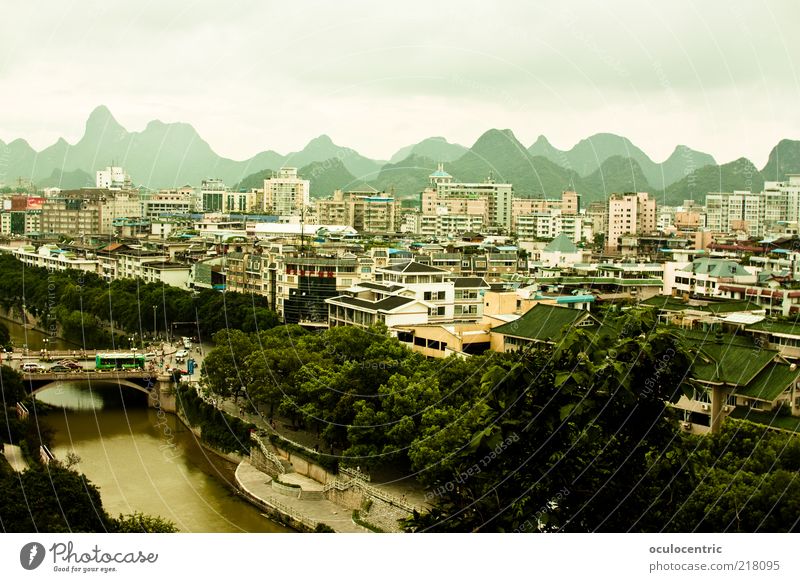 Guilin&#26690;&#26519; Landschaft Himmel Wolken Sommer Wetter China Asien Stadtzentrum Skyline bevölkert Haus ästhetisch schön natürlich Klischee grün