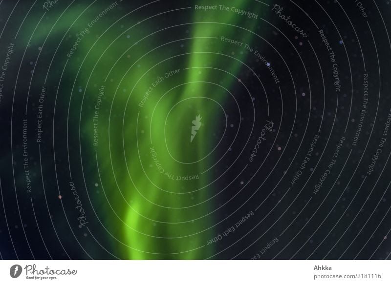 Kräftiges Nordlicht Nachthimmel Stern Klima Klimawandel Norwegen ästhetisch außergewöhnlich exotisch fantastisch gigantisch glänzend Unendlichkeit grün schwarz