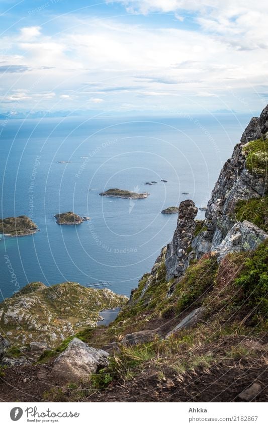 Panorama einer Insellandschaft auf den Lofoten Ferien & Urlaub & Reisen Abenteuer Ferne Freiheit Landschaft Schönes Wetter Berge u. Gebirge Küste Meer exotisch