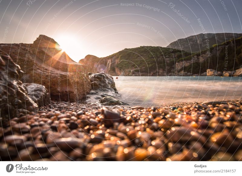 Liapades Beach II Natur Landschaft Wasser Wolkenloser Himmel Sonnenaufgang Sonnenuntergang Sonnenlicht Sommer Hügel Felsen Berge u. Gebirge Küste Strand Meer