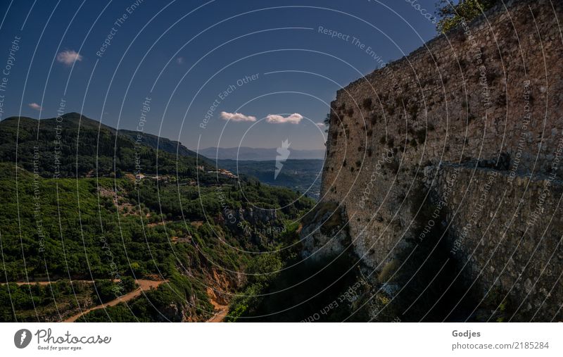 Blick von Angelokastro V Landschaft Himmel Wolken Schönes Wetter Baum Hügel Korfu Burg oder Schloss Mauer Wand Sehenswürdigkeit Ferien & Urlaub & Reisen maritim