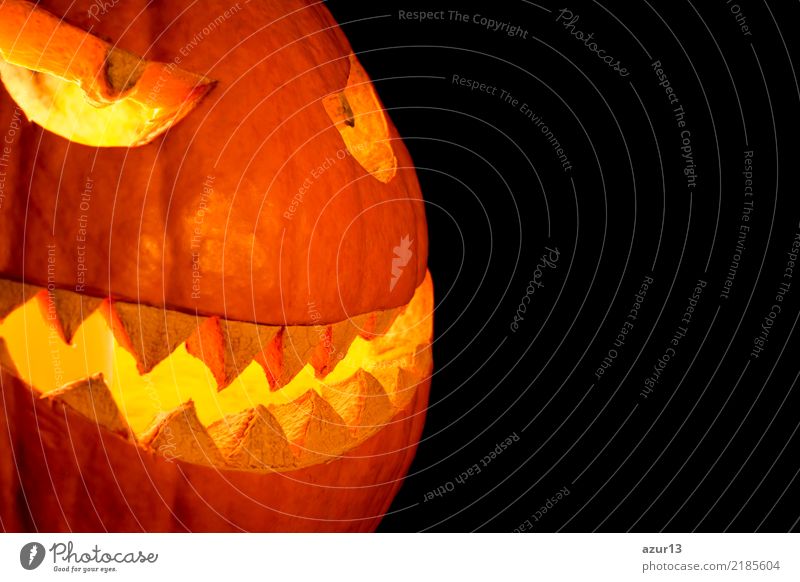 Side view halloween pumpkin smile with fire burning eyes mouth Lifestyle Freude Nachtleben Entertainment Party Feste & Feiern Halloween Kunst Kunstwerk Kultur