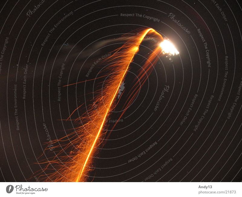 Silvester Silvester u. Neujahr Nacht Langzeitbelichtung Raketenschweif Explosion Feuerwerk Beginn