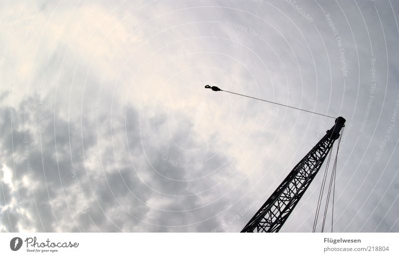 Laß ihn schwingen Wirtschaft Handel Güterverkehr & Logistik Maschine Baumaschine Technik & Technologie Industrie Himmel gigantisch Leistung Kran laden Farbfoto