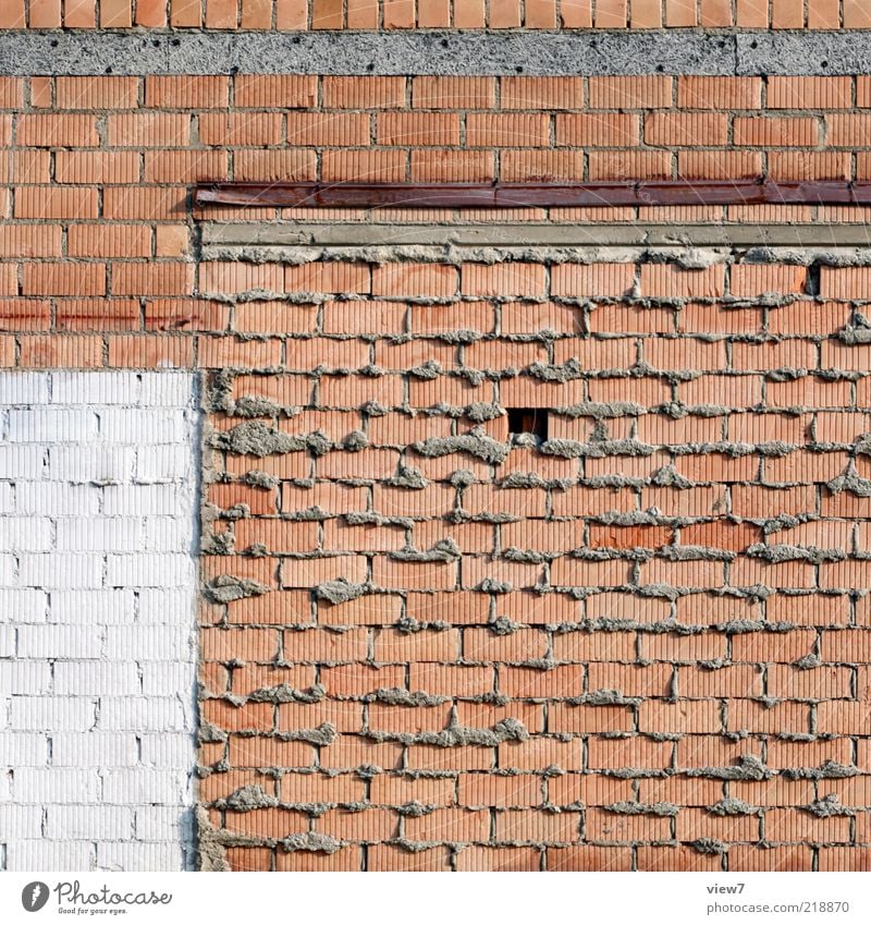 Ziegelsteine Hausbau Umzug (Wohnungswechsel) Handwerk Baustelle Mauer Wand Fassade Stein Backstein Linie Streifen alt authentisch dreckig dunkel einfach fest