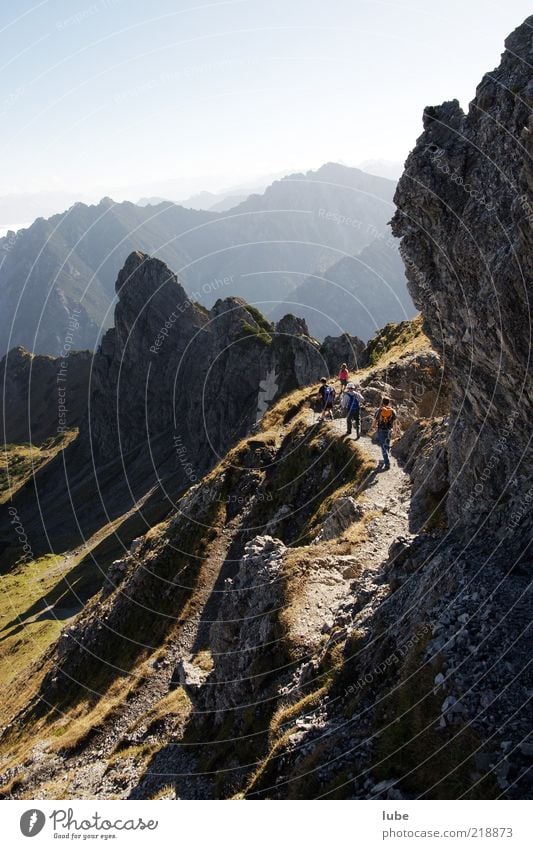 Im Gebirge Freizeit & Hobby Ferien & Urlaub & Reisen Tourismus Ausflug Ferne Freiheit Sommer Sommerurlaub Berge u. Gebirge wandern Klettern Bergsteigen Umwelt