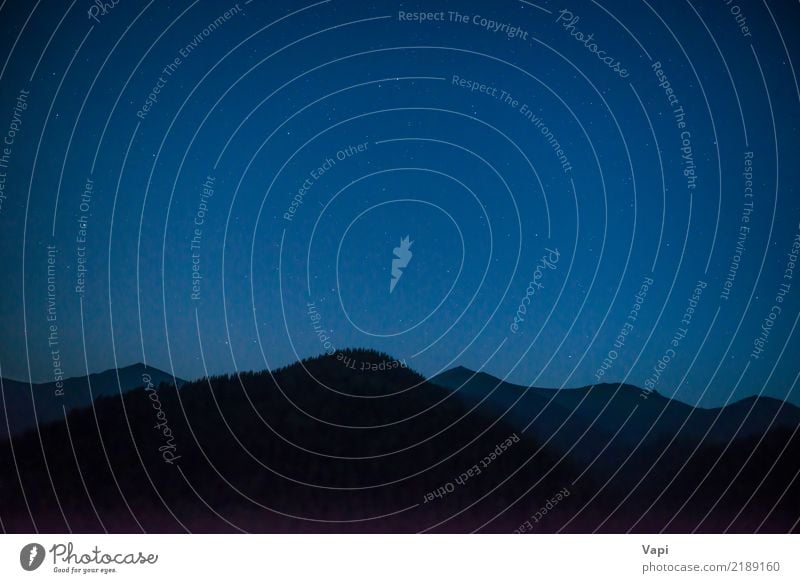 Schattenbild des Gebirgszugs unter dunkelblauem nächtlichem Himmel Ferien & Urlaub & Reisen Abenteuer Berge u. Gebirge Natur Landschaft Wolkenloser Himmel