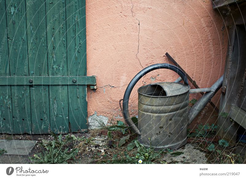 Kanne Freizeit & Hobby Garten Gartenarbeit Gießkanne Metall alt authentisch dreckig einfach natürlich trist trocken Nostalgie Verfall Vergangenheit