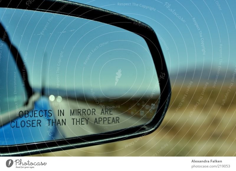 Objects in mirror... Verkehr Verkehrsmittel Verkehrswege Straßenverkehr Autofahren Fahrzeug PKW blau Rückspiegel Reisefotografie Farbfoto Menschenleer