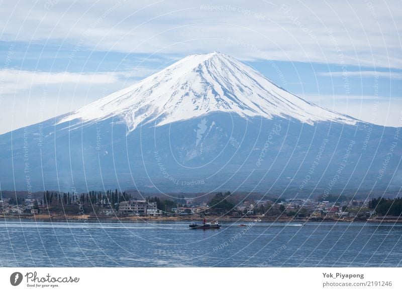 Fuji im kawaguchiko See schön Ferien & Urlaub & Reisen Sightseeing Schnee Berge u. Gebirge Natur Landschaft Himmel Wolken Baum Blume Blüte Park Vulkan Skyline