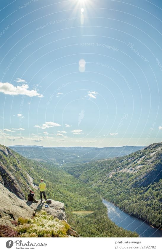 Norwegen von oben Ausflug Abenteuer Ferne Freiheit Mensch 2 Umwelt Natur Landschaft Sommer Klima Klimawandel Schönes Wetter Wald Felsen Alpen Berge u. Gebirge