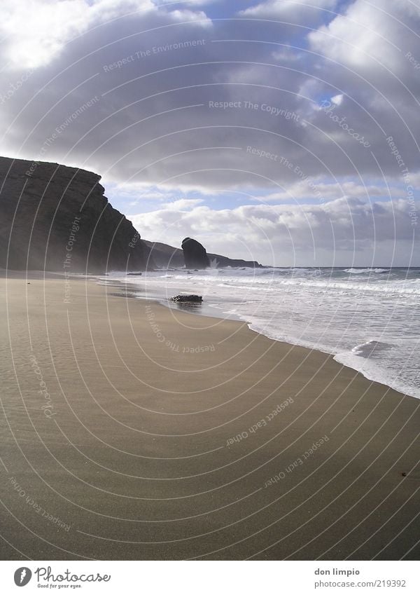 wilder strand Ferien & Urlaub & Reisen Ferne Freiheit Strand Meer Insel Wellen Umwelt Landschaft Sommer schlechtes Wetter Felsen Küste Atlantik Fuerteventura