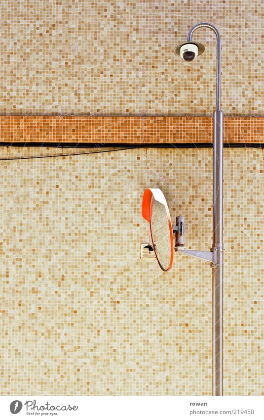 spiegel Haus Bauwerk braun orange Spiegel Videokamera Überwachung Sicherheit Wand Fliesen u. Kacheln Farbfoto Außenaufnahme Textfreiraum links Tag Mosaik