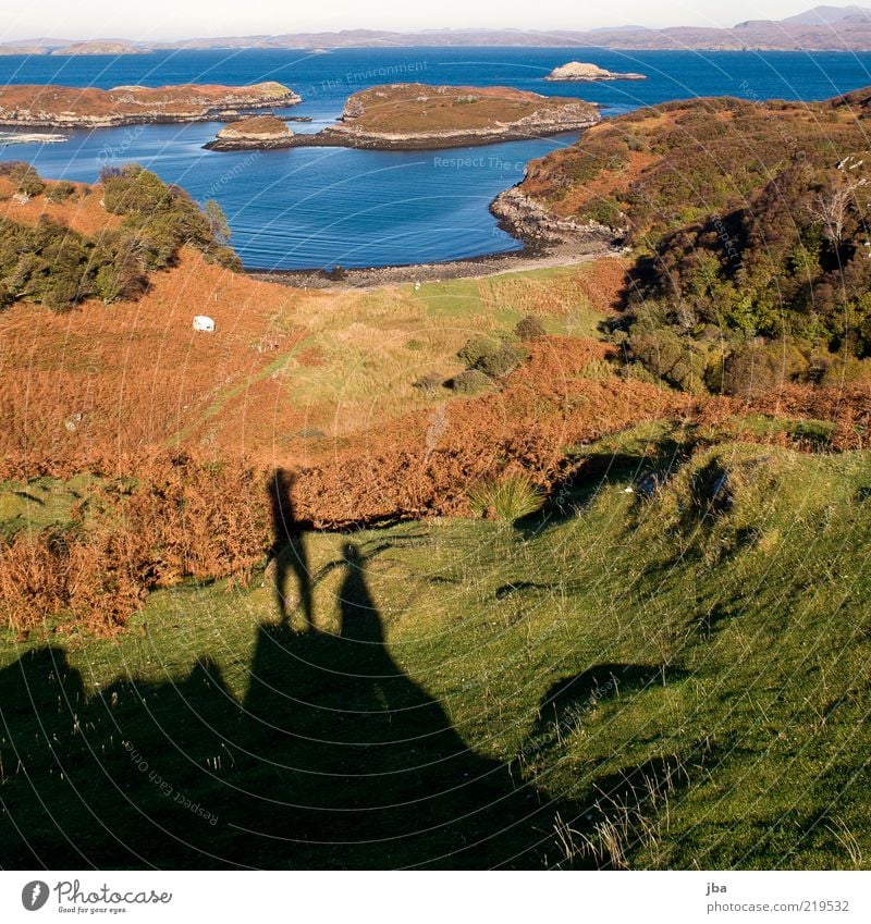 Aussicht Zufriedenheit Ferien & Urlaub & Reisen Ausflug Ferne Freiheit Meer Insel Mensch maskulin Schatten 2 Natur Landschaft Wasser Herbst Schönes Wetter Gras