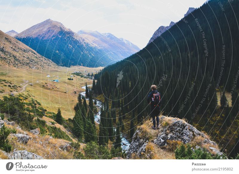 Altyn Arashan Ferien & Urlaub & Reisen Ausflug Abenteuer Ferne Freiheit Expedition Berge u. Gebirge wandern Klettern Bergsteigen Mann Erwachsene 1 Mensch Natur