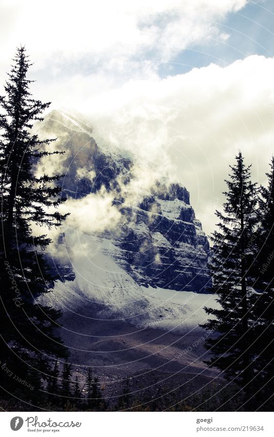 plain of the six I Umwelt Natur Landschaft Himmel Wolken Herbst Eis Frost Schnee Baum Wald Felsen Berge u. Gebirge Gipfel Schneebedeckte Gipfel Kanada kalt