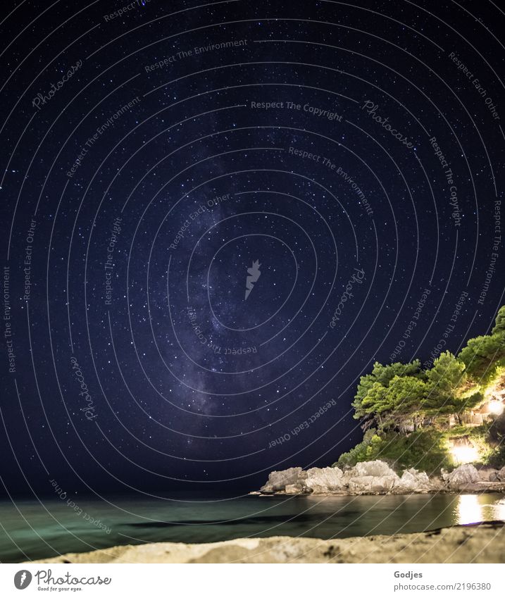 Milchstraße | Glyfada Beach | Nacht | Natur Landschaft Wasser Wolkenloser Himmel Nachthimmel Stern Sommer Hügel Felsen Küste Strand Meer Mittelmeer Korfu