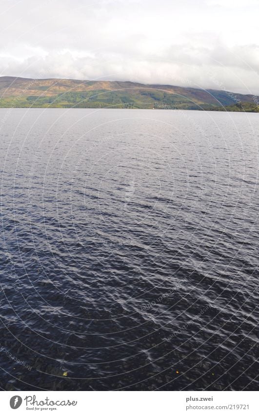 Loch Lomond Natur Landschaft Wasser Wolken Herbst Wetter Wind Hügel Wellen See Ferne gigantisch glänzend kalt natürlich blau grün Farbfoto Außenaufnahme