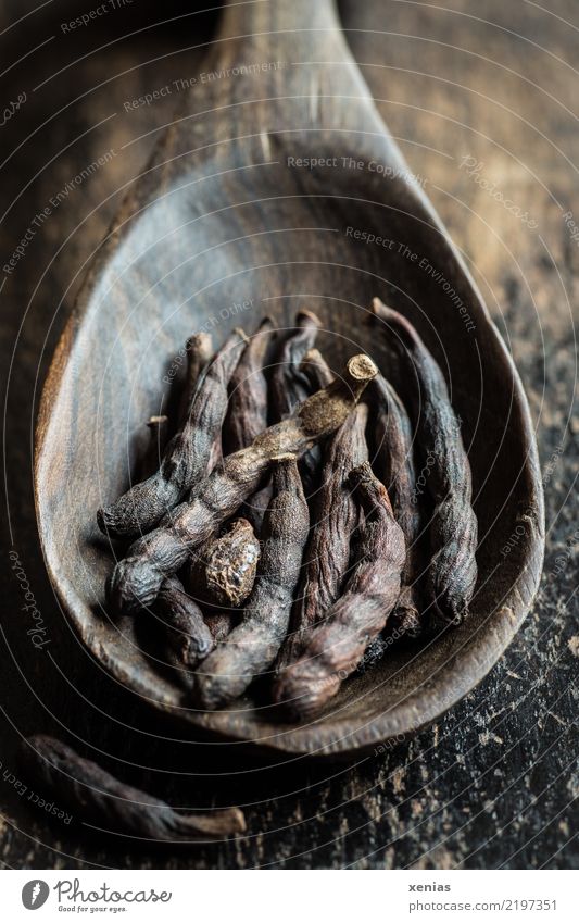 scharfe Schoten Kräuter & Gewürze Mohrenpfeffer Pfeffer Selimpfeffer Senegalpfeffer Ernährung Bioprodukte Löffel Kochlöffel Afrika Holz Duft braun