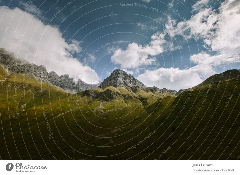 The Almighty Mt. Kirmesgeld Tourismus Berge u. Gebirge wandern Landschaft Wolken Horizont Sommer Schönes Wetter Alpen Muttlerkopf Gipfel blau braun gelb gold