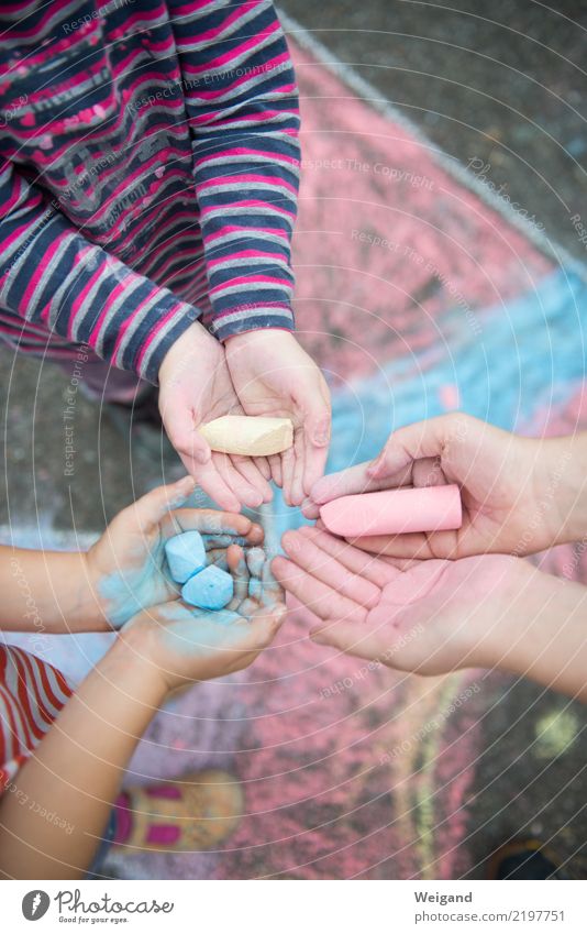 Dreifarbig Abenteuer Kindererziehung Kindergarten Schule lernen Mensch Kleinkind Mädchen Junge Kindheit Jugendliche 3 lachen laufen toben träumen dreckig frech