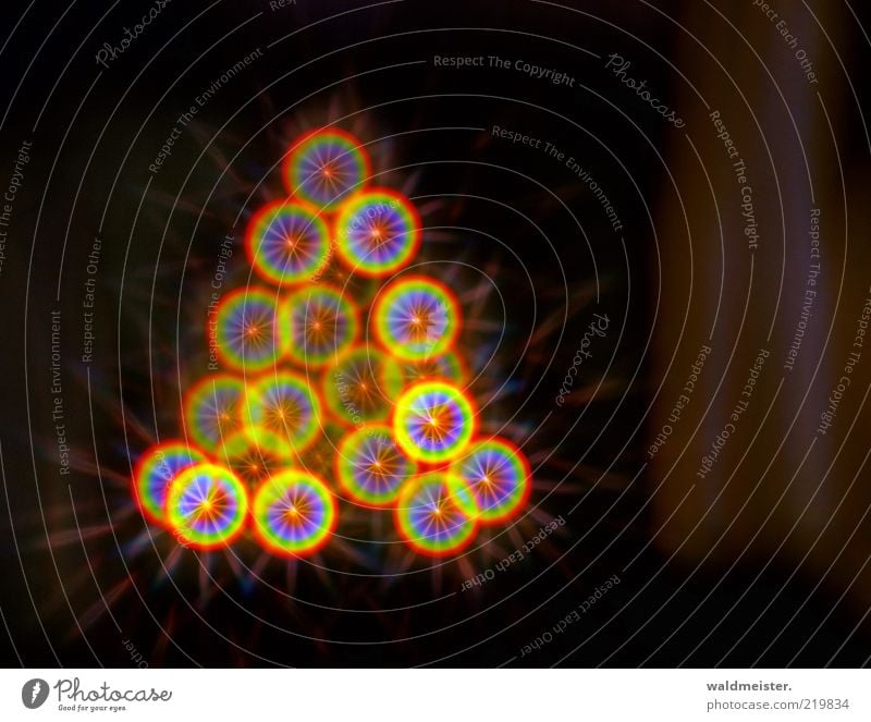 Weihnachtsbaum glänzend Vorfreude ästhetisch regenbogenfarben Stern (Symbol) Farbfoto mehrfarbig Experiment abstrakt Unschärfe Textfreiraum rechts Menschenleer