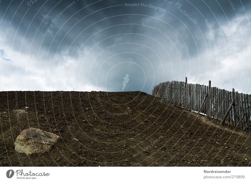 Lost Umwelt Landschaft Urelemente Erde Wetter schlechtes Wetter Unwetter Sturm Menschenleer Stein bedrohlich dunkel gruselig Einsamkeit stagnierend Farbfoto