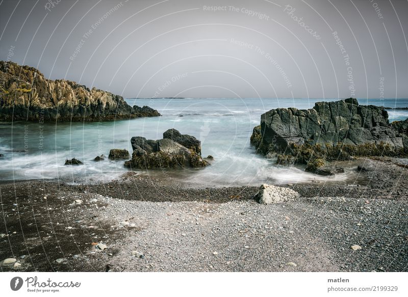 beach Natur Landschaft Wasser Wolken Horizont Frühling schlechtes Wetter Felsen Küste Strand Bucht Meer blau braun grau Island Drangsnes Kieselsteine hell-blau