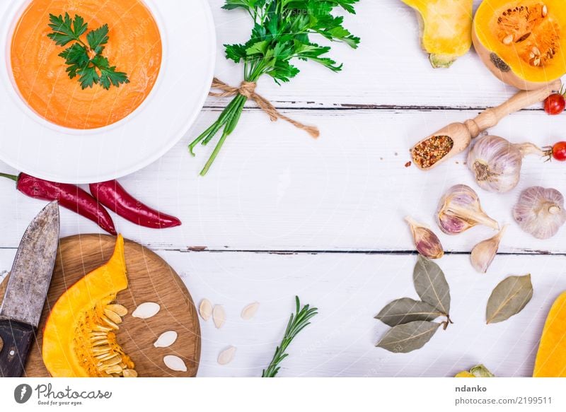 Kürbiscremesuppe Gemüse Suppe Eintopf Kräuter & Gewürze Essen Mittagessen Abendessen Bioprodukte Vegetarische Ernährung Teller Schalen & Schüsseln Messer