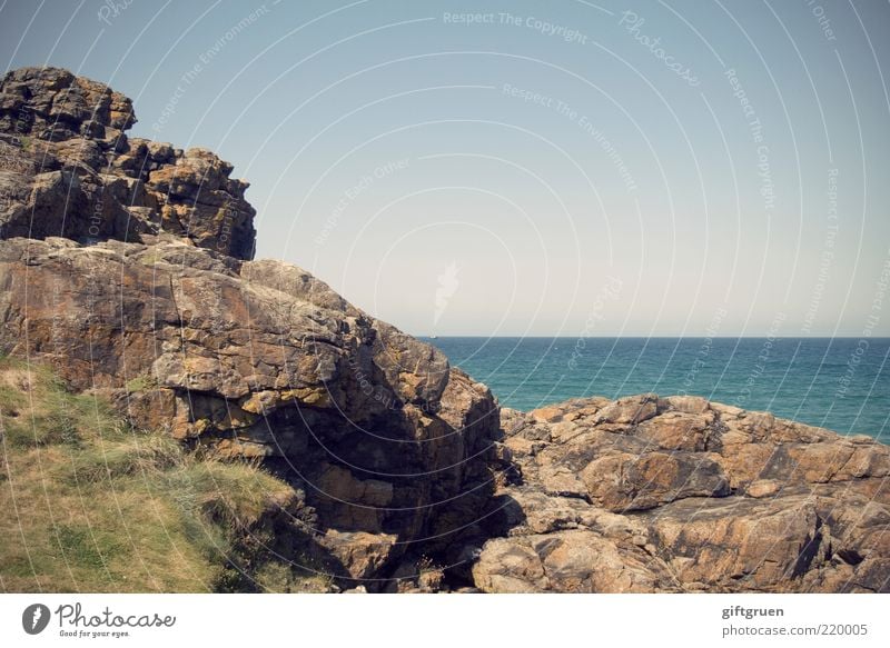 rocky Umwelt Natur Landschaft Urelemente Wasser Himmel Wolkenloser Himmel Felsen Küste Meer Insel natürlich Gipfel Gras Stein Horizont Cornwall England