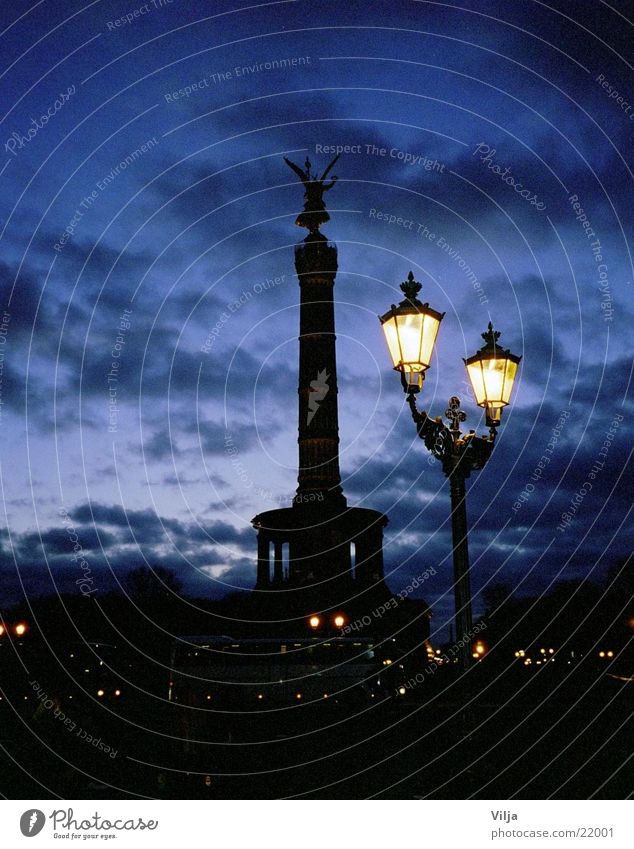 Après-Demo dunkel Wolken Siegessäule historisch Berlin