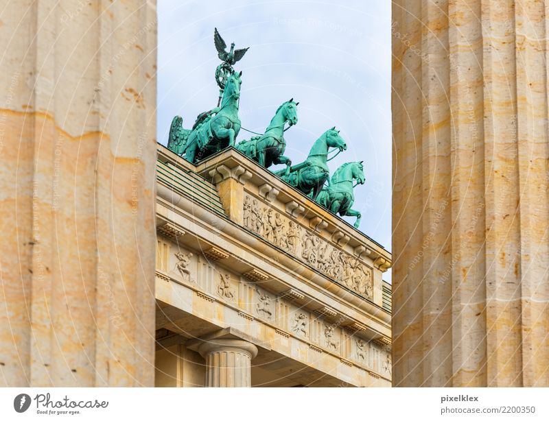 Brandenburger Tor Ferien & Urlaub & Reisen Tourismus Freiheit Sightseeing Städtereise Berlin Berlin-Mitte Deutschland Europa Stadt Hauptstadt Stadtzentrum