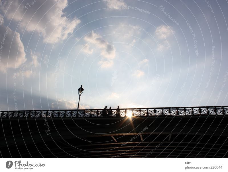 roadmovie 26 Lifestyle Tourismus Ausflug Sightseeing Städtereise Mensch 3 Himmel Wolken Sonne Sonnenlicht Schönes Wetter Paris Hauptstadt Altstadt bevölkert