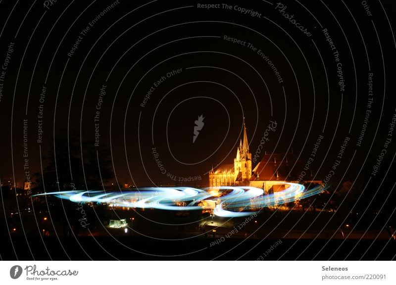 da tut sich ein Universum auf Erfurt Altstadt Kirche Dom Bauwerk Gebäude Sehenswürdigkeit glänzend leuchten Unendlichkeit Licht Taschenlampe Lichterscheinung