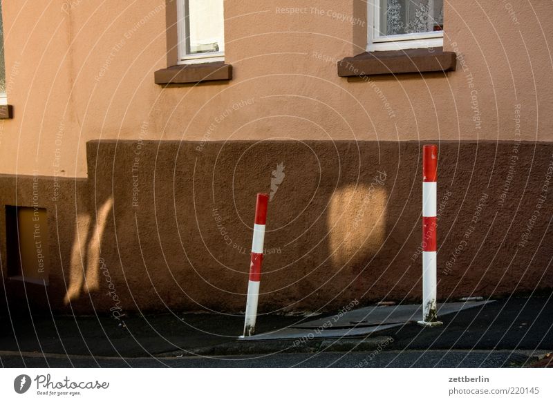 Fußgängerzone Kirchhain 4 Menschenleer Haus Bauwerk Gebäude Architektur Fassade Fenster Reflexion & Spiegelung Licht Farbfoto Gedeckte Farben Außenaufnahme Tag