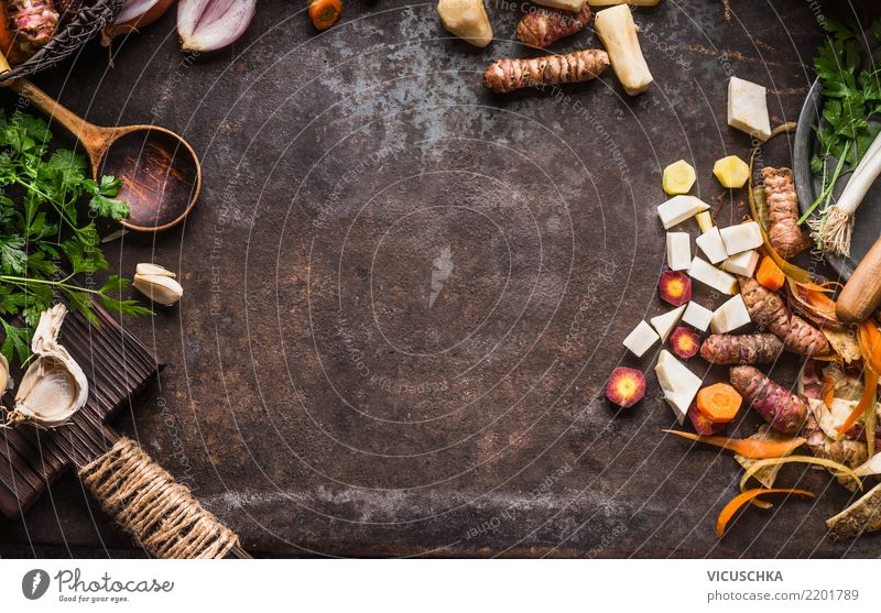 Kochen und Essen Hintergrund mit Kochlöffel und Gemüse Lebensmittel Kräuter & Gewürze Öl Ernährung Bioprodukte Vegetarische Ernährung Diät Geschirr Löffel Stil