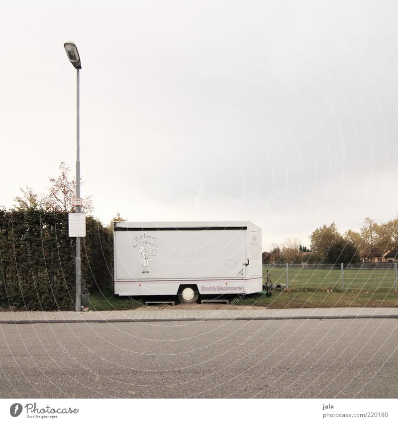 bäckermobil Arbeitsplatz Handel Unternehmen Himmel Pflanze Baum Gras Sträucher Wiese Straße Anhänger trist Bäckerei Ladengeschäft geschlossen Verkaufswagen