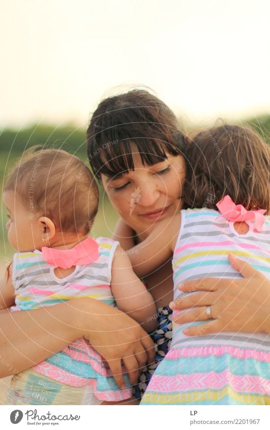 Mutter und Töchter Lifestyle Wellness Leben harmonisch Wohlgefühl Zufriedenheit Sinnesorgane Muttertag Mensch feminin Kind Baby Kleinkind Frau Erwachsene Eltern