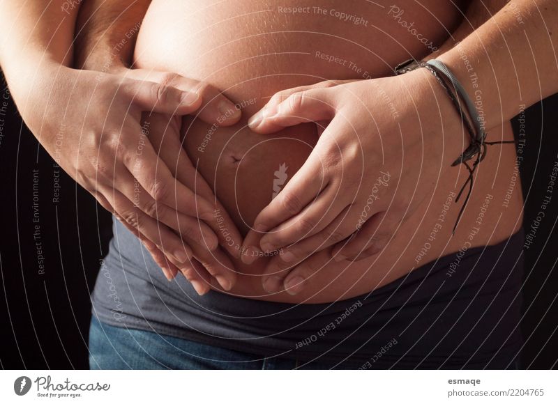 Baby kommt Mensch Eltern Erwachsene Mutter Vater Familie & Verwandtschaft Partner Kindheit Hand Bauch Herz genießen Gefühle Freude Fröhlichkeit Embarazo