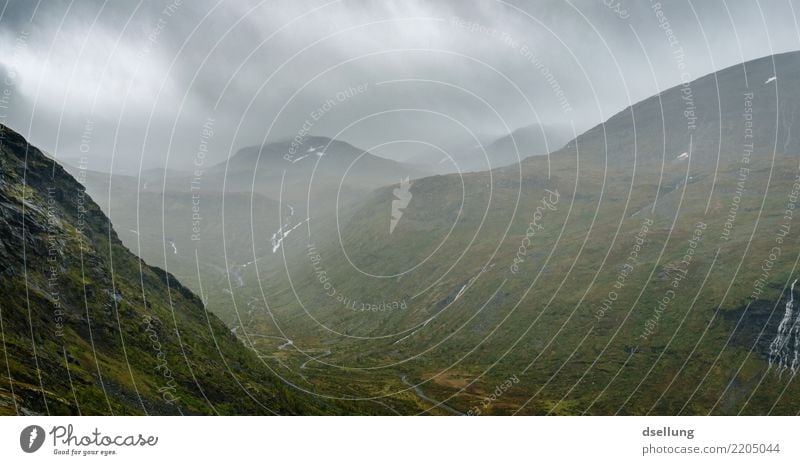 Grüne Berge bei schlechtem Wetter Ferien & Urlaub & Reisen Abenteuer Berge u. Gebirge wandern Natur Landschaft Himmel Wolken Frühling Sommer Herbst