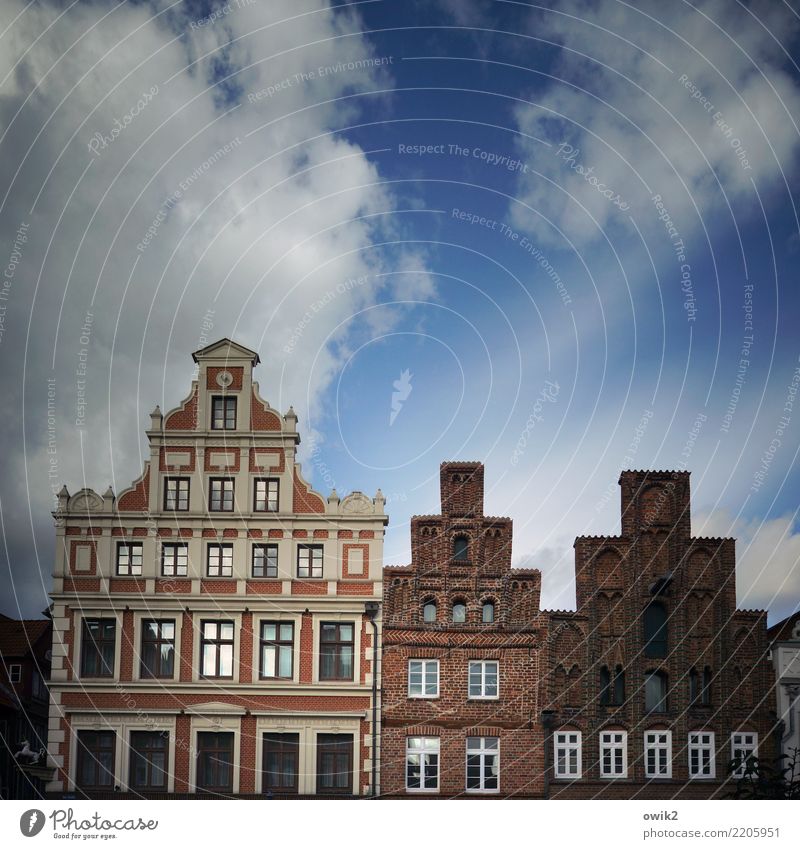 Hierarchie Himmel Wolken Lüneburg Stadt Stadtzentrum Altstadt Skyline bevölkert Haus Marktplatz Bauwerk Gebäude Mauer Wand Fassade Fenster Sehenswürdigkeit