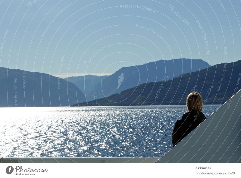 Hallo Mensch Frau Erwachsene Kopf Haare & Frisuren 1 Umwelt Natur Landschaft Sonnenlicht Hügel Felsen Berge u. Gebirge Küste Bucht Nordsee Meer glänzend Blick