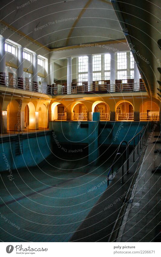 Historisches Stadtbad Leipzig Wellness Wassersport Kultur Stadtzentrum Fenster Sehenswürdigkeit Denkmal Schwimmbad alt Schwimmen & Baden leuchten kalt nass blau