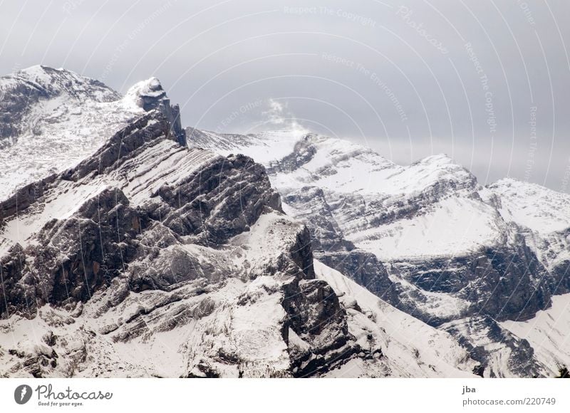 nicht Schottland! harmonisch ruhig Winter Schnee Berge u. Gebirge Natur Urelemente Wolken Nebel Felsen Alpen Sanetschhorn Gipfel Schneebedeckte Gipfel Gletscher