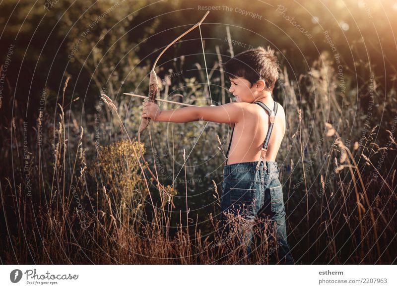 Bogenschütze Junge Lifestyle Freizeit & Hobby Spielen Jagd Mensch maskulin Kind Kleinkind 1 3-8 Jahre Kindheit Feld Wald Bewegung Fitness