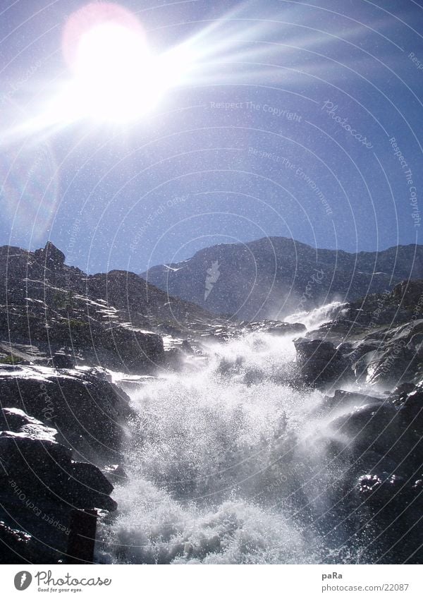 Mattmark Fall Bach Schweiz Kanton Wallis Saas-Grund Sommer Europa Wasserfall Alpen Berge u. Gebirge Saas Fee Sonne Reflektion