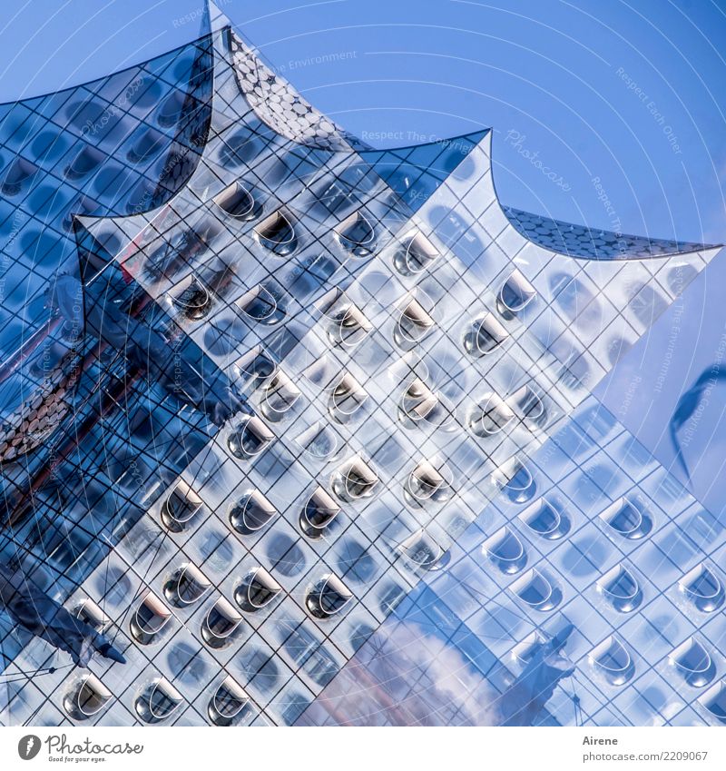 viel Harmonie Kunst Konzerthalle Musik Opernhaus Elbphilharmonie Himmel Schönes Wetter Hamburg Gebäude Architektur Fassade Fenster Sehenswürdigkeit Wahrzeichen