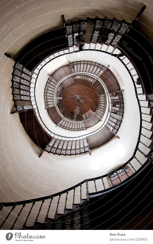 Aufstiegskampf Burg oder Schloss Turm Architektur Treppe drehen komplex teufelskreis aufsteigen Treppenhaus konzentrisch Metall Treppengeländer antik Barock